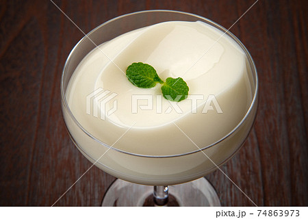 デザートの杏仁豆腐 74863973