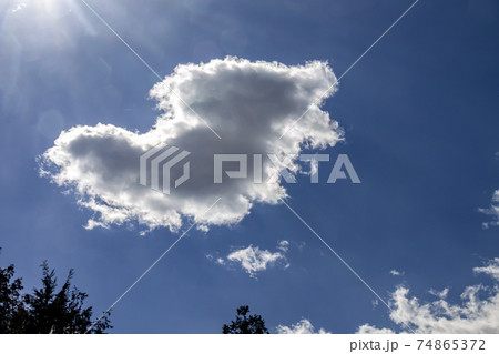 積雲、雲、青空、天空、白雲、空、自然、風景、太陽、日光、天気、晴れ、大空、白、青、青色、屋外、天候、 積雲、雲、青空、天空、白雲、空、自然、風景、太陽、日光、天気、晴れ、大空、白、青、青色、屋外、天候、 74865372