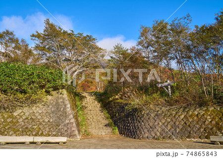栃木県那須町の峠の茶屋駐車場の登山口の写真素材