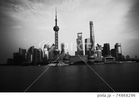 上海外灘風景白黒 74868296