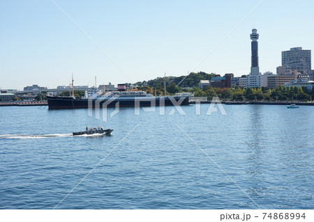 横浜港のパイロットボート 74868994