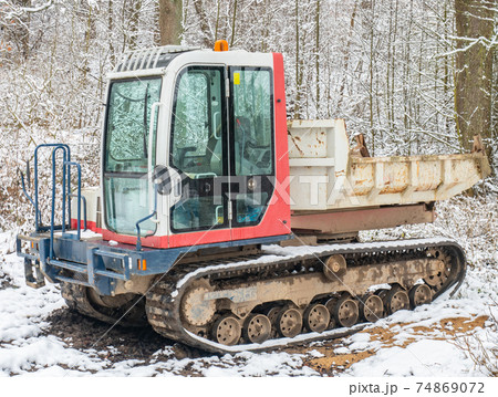 with a steel body for transporting stones, soil or sand over difficult terrain. with a steel body for transporting stones, soil or sand over difficult terrain. 74869072
