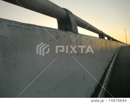 夕暮れの側道橋 夕暮れの側道橋 74870694