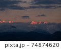 富山市から望む冠雪した立山連峰の夕暮れ 74874620