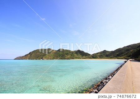 渡名喜島　あがり浜ビーチ 74876672