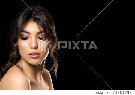 Portrait of young beautiful woman Portrait of young beautiful woman 74881797