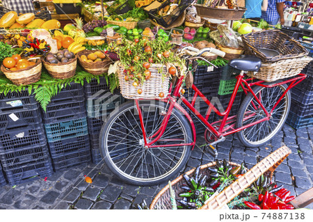 Fruit market with old bike in Campo di Fiori, Rome 74887138