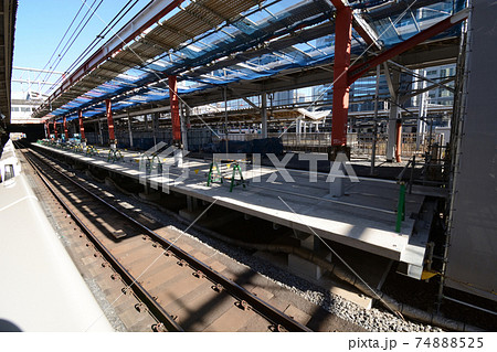 ホーム拡張工事中の駅 ホーム拡張工事中の駅 74888525