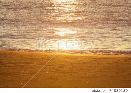 日の出　久慈浜海岸　茨城県日立市 74889180