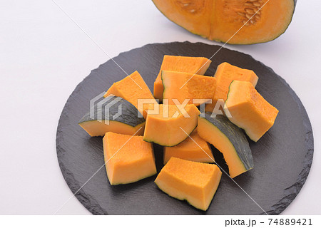 カットした南瓜 74889421