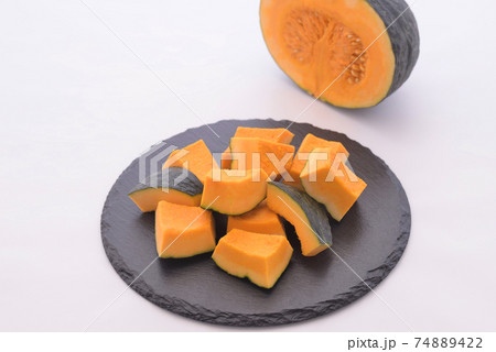 カットした南瓜 74889422