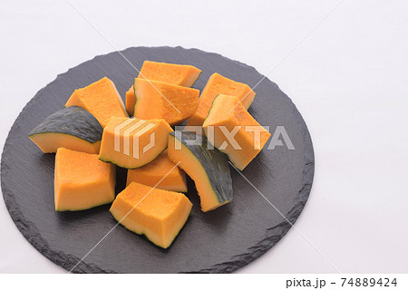 カットした南瓜 74889424