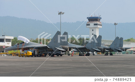 マレーシア空軍スホーイSu-30MKMフランカー駐機 74889425