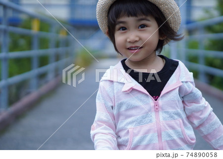 麦わら帽子の子供 女の子 麦わら帽子の子供 女の子 74890058