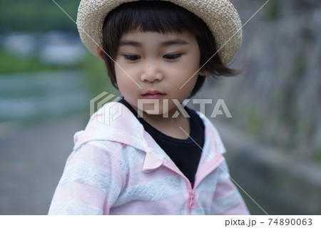 麦わら帽子の子供 女の子 麦わら帽子の子供 女の子 74890063