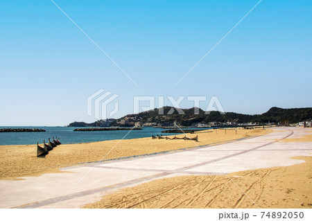 和歌山・美しい砂浜が広がる片男波の海岸 74892050
