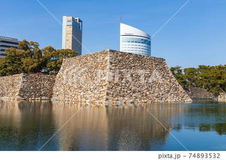 玉藻公園とシンボルタワー (香川県高松市) 玉藻公園とシンボルタワー (香川県高松市) 74893532