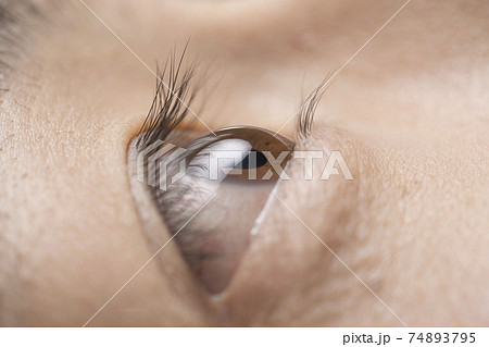 日本人男性の眼球,アジア人の黒い瞳, 74893795