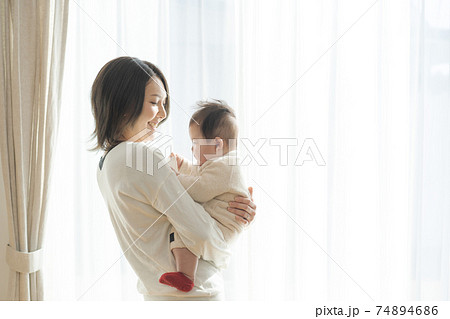 赤ちゃんとママ 74894686