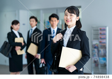 就活生　撮影協力：中央工学校附属日本語学校 74898438