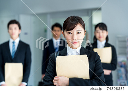 就活生　撮影協力：中央工学校附属日本語学校 74898885