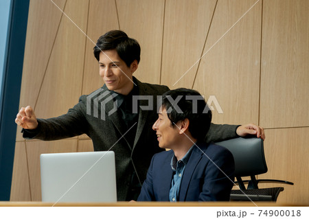 外資系ビジネスマン 74900018