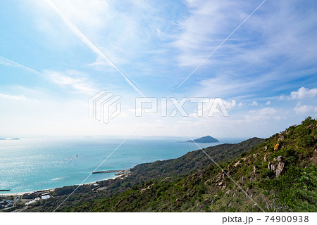 立石山から見た糸島の海と青空 74900938