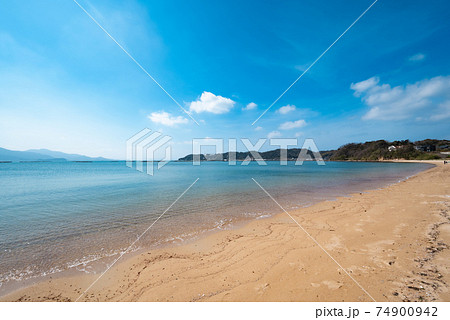 糸島のビーチ、透き通る海と空の写真 糸島のビーチ、透き通る海と空の写真 74900942