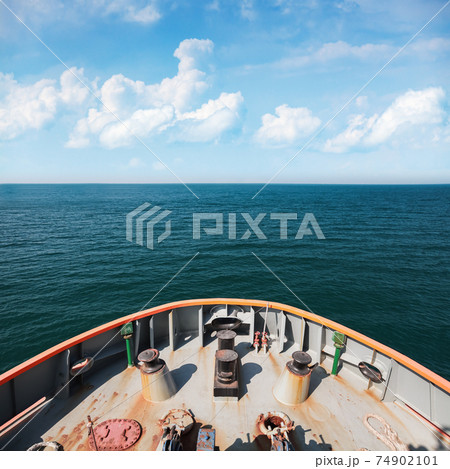 Bow of a boat and seawater under cloudy sky on a sunny day 74902101