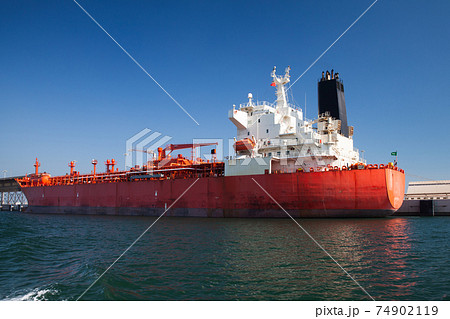 LPG Tanker loading in port 74902119