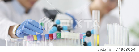 Two researchers are conducting experiments in laboratory. 74903054
