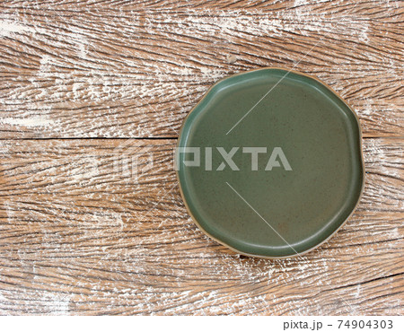 Empty modern ceramic plate on wood table background ,top view 74904303