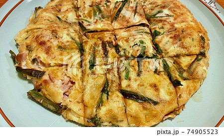 おうちで作った美味しいチヂミ料理 おうちで作った美味しいチヂミ料理 74905523