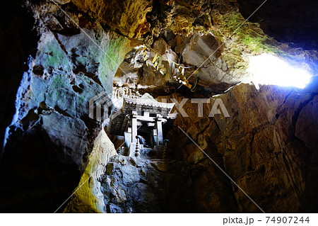 栃木 三峰山 御嶽大神岩戸の中 栃木 三峰山 御嶽大神岩戸の中 74907244