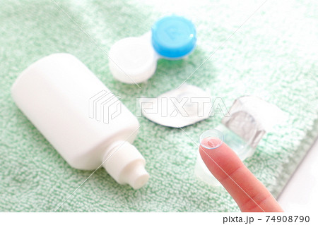 使い捨てコンタクトレンズとケア用品 74908790