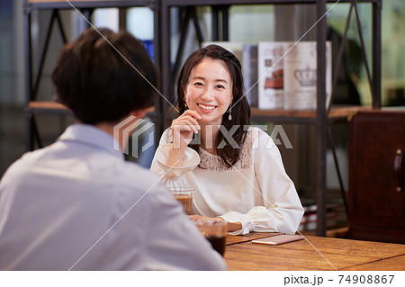 カップル カフェ 会話