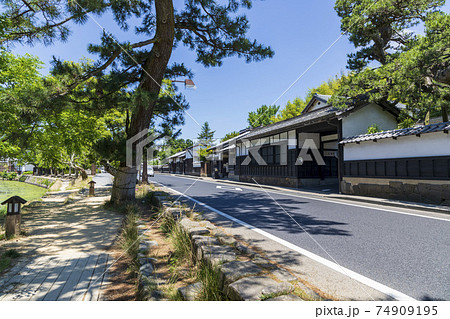 松江市　塩見縄手の風景　武家屋敷 74909195