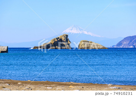 【静岡県】雲見海岸から見る富士山 74910231