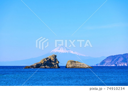 【静岡県】雲見海岸から見る富士山 74910234