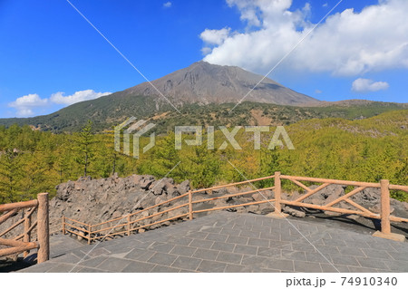 【鹿児島県】有村溶岩展望所から見た桜島 74910340
