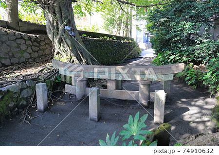 【鹿児島県】桜島の黒神埋没鳥居 【鹿児島県】桜島の黒神埋没鳥居 74910632