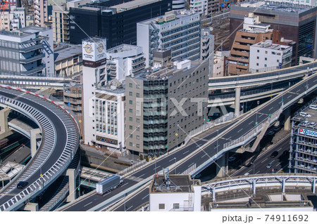 日本の横浜都市景観　横浜駅・きた東口に位置する金港JCTなどを望む 74911692