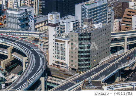 日本の横浜都市景観 横浜駅・きた東口に位置する金港JCTなどを望む 日本の横浜都市景観 横浜駅・きた東口に位置する金港JCTなどを望む 74911702