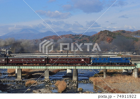 美しい山々をの碓氷川を渡るEF64‐1001号機牽引のELぐんまよこかわ号_2020/12/13撮影 74911922