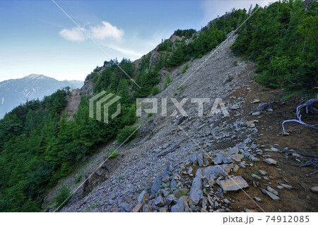 笊ヶ岳布引大崩れの登山道 笊ヶ岳布引大崩れの登山道 74912085