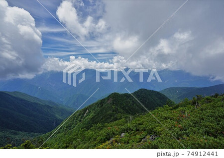 笊ヶ岳山頂からの南アルプス主稜線 74912441