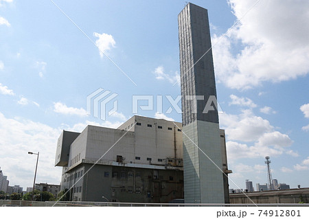 解体作業中のごみ焼却場（森之宮工場） 74912801