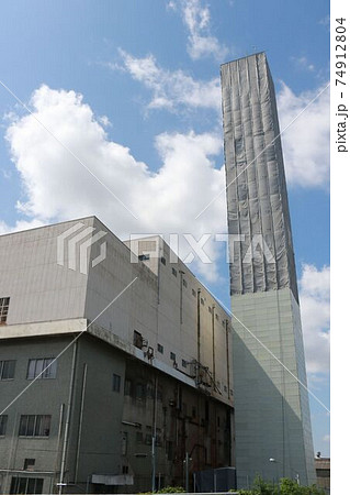 解体作業中のごみ焼却場(森之宮工場) 解体作業中のごみ焼却場(森之宮工場) 74912804