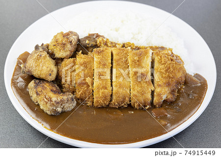 美味しい大盛りカツカレー、カラアゲ入り 74915449