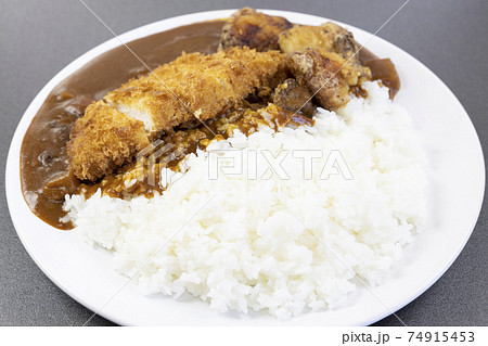 美味しい大盛りカツカレー、から揚げ入り 美味しい大盛りカツカレー、から揚げ入り 74915453